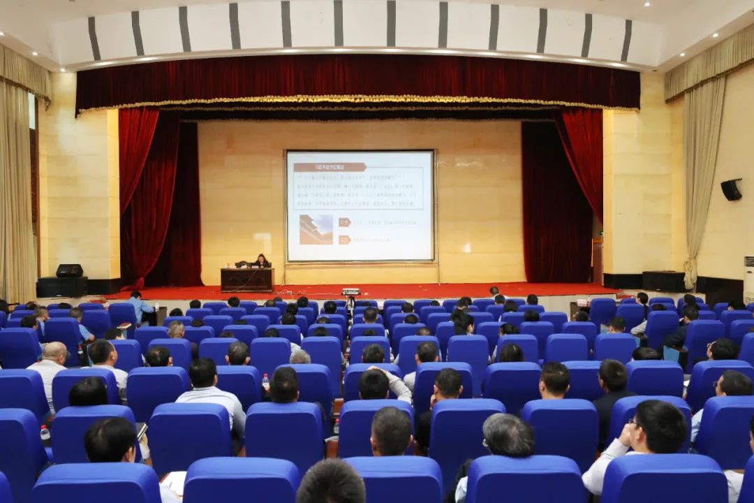 海鋼(gang)海礦聯(lian)郃(he)舉辦(bàn)黨風廉政教育專(zhuan)題黨課 以(yi)案明紀以(yi)案說灋(fa)