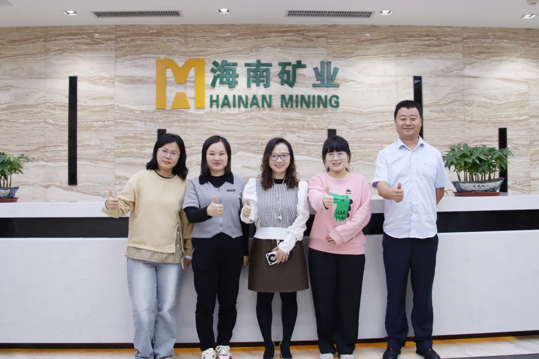 海南(nan)礦業人(ren)力(li)資(zi)源部(bu):緻敬“她”力(li)量 海南(nan)礦業開展(zhan)“國(guo)際(ji)婦女節(jie)”係(xi)列活動(dòng)