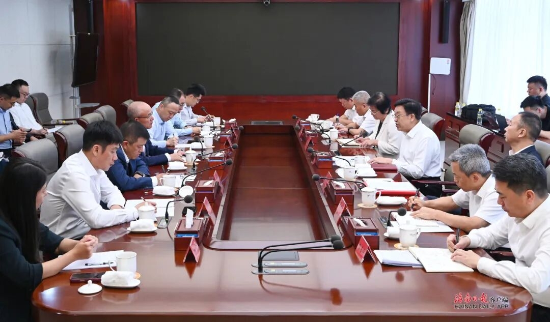 海南(nan)省委(wei)書記馮飛與複星國(guo)際(ji)董事長(zhang)郭廣(guang)昌一(yi)行舉行會談
